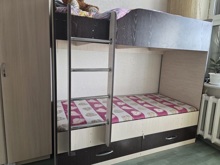 Двухъярусная кровать