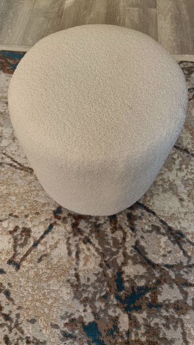 Продам пуфик белый