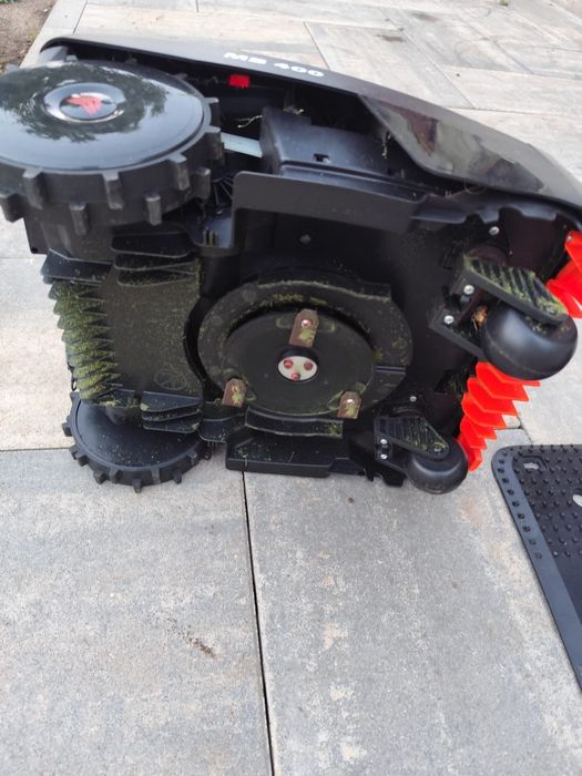Robot tuns gazonul Yard Force MB 400, aproape nou