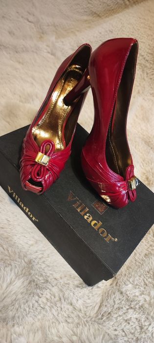 Женские туфли бардового цвета ,размер 38