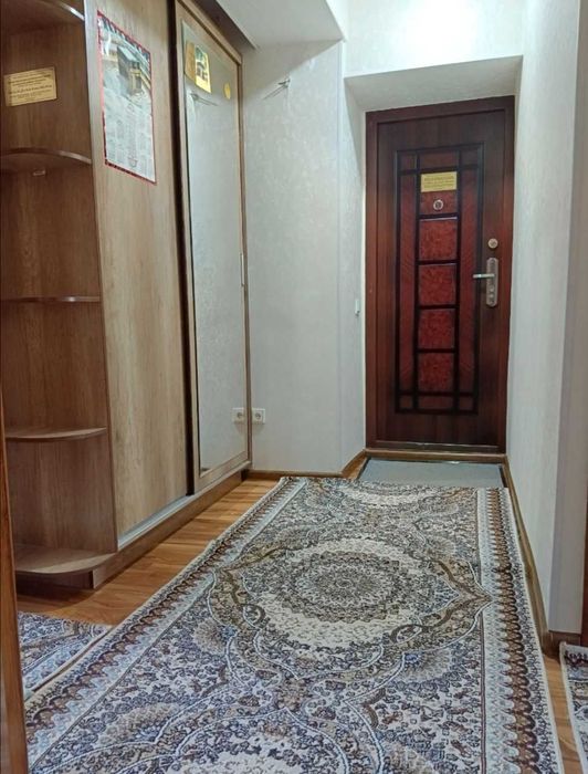 Бадамзар, 3/3/4 Продаётся Кирпичный квартира не торец 70м2, 2\6 Балкон