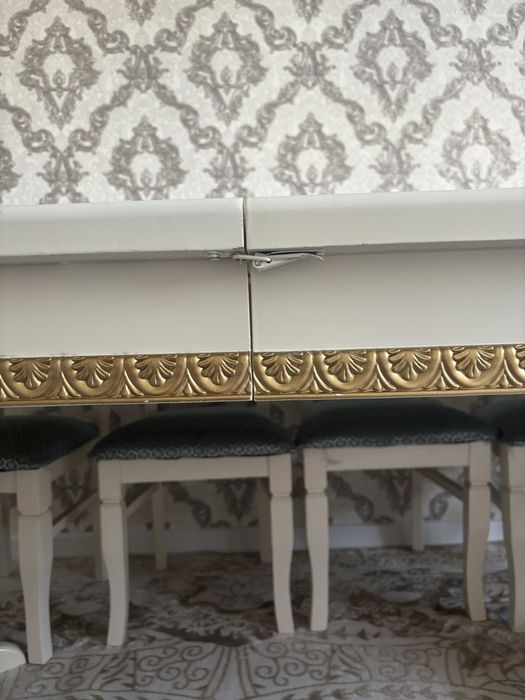 Продается стол деревянный