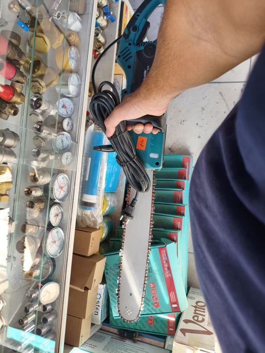 Электрические цепная пила makita