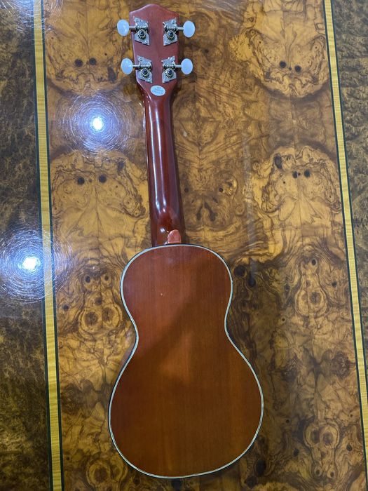 Продам укулеле Stagg