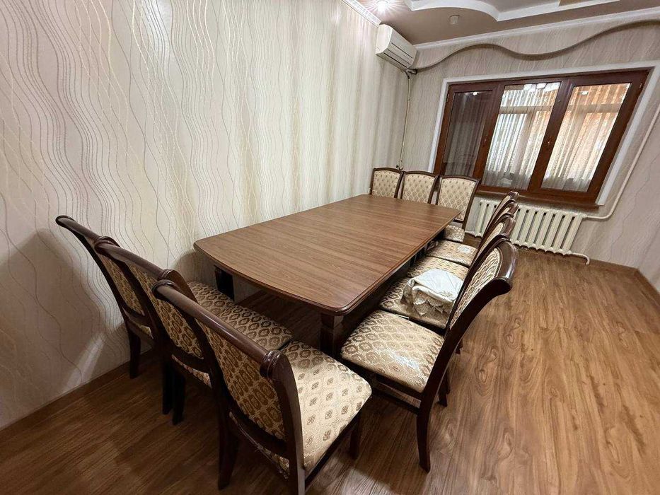 Продается стол и 10 стульев