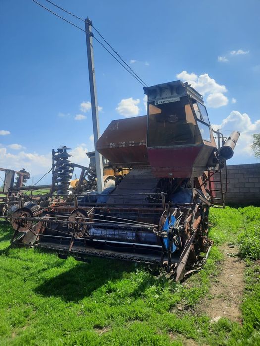 Комбайн Нива……………