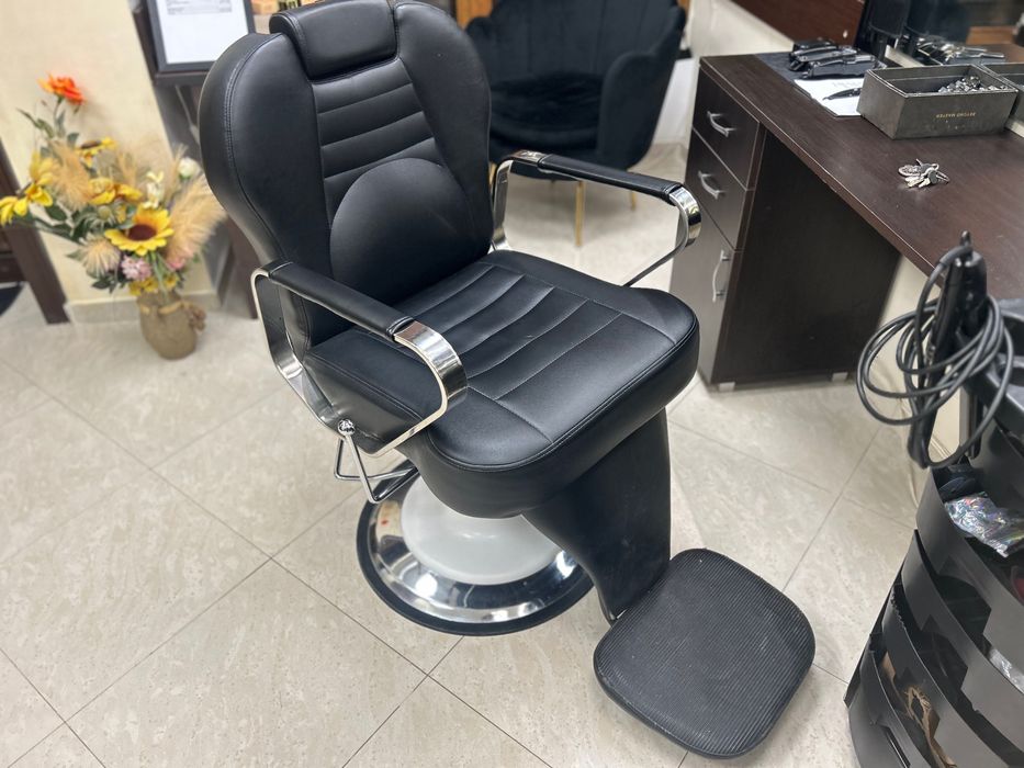 Продавам бръснарски стол