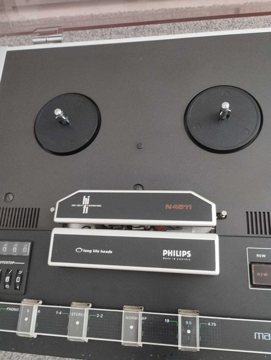 Магнетофон philips