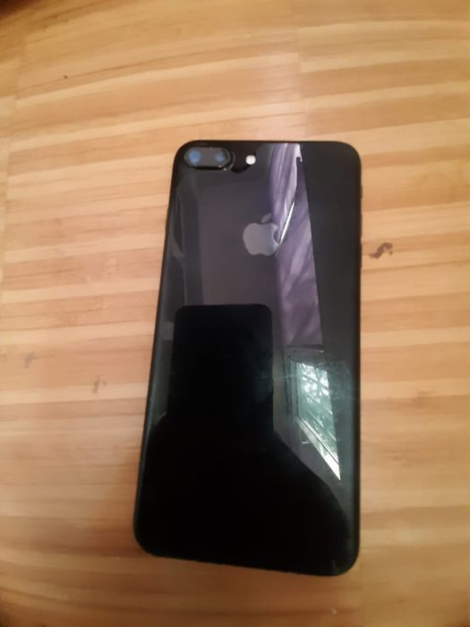 Срочно продам айфон 7+