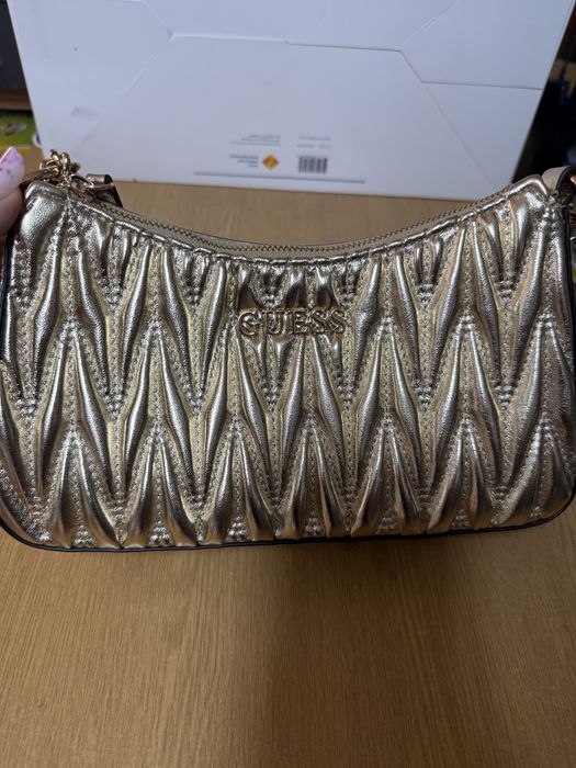 Geanta Guess aurie noua
