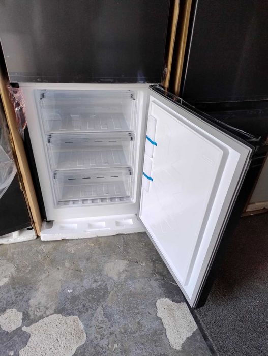 *Ново* Комбиниран Хладилник с долен фризер CHIQ 185.5 см No Frost