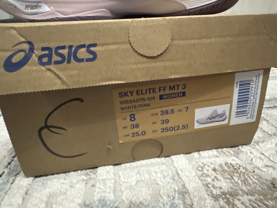 Кроссовки ASICS новые сакура