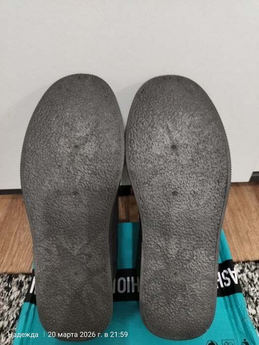 Продам мужские кроссовки