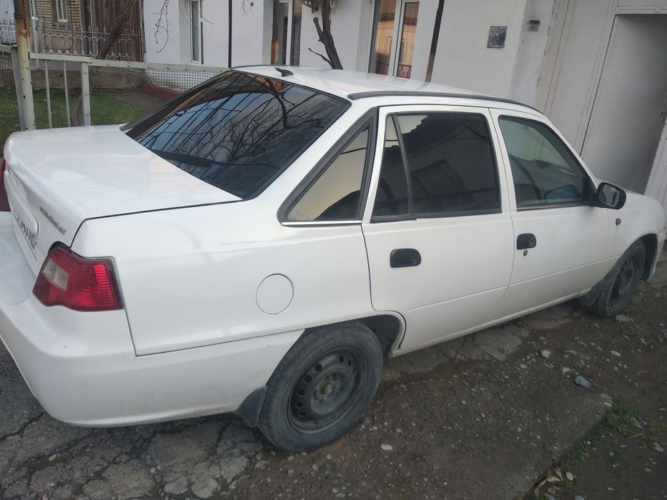 Nexia 2  sotiladi srochna