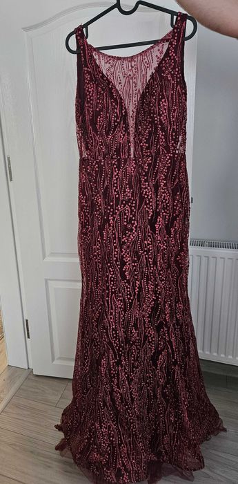 Официална рокля , цвят бордо