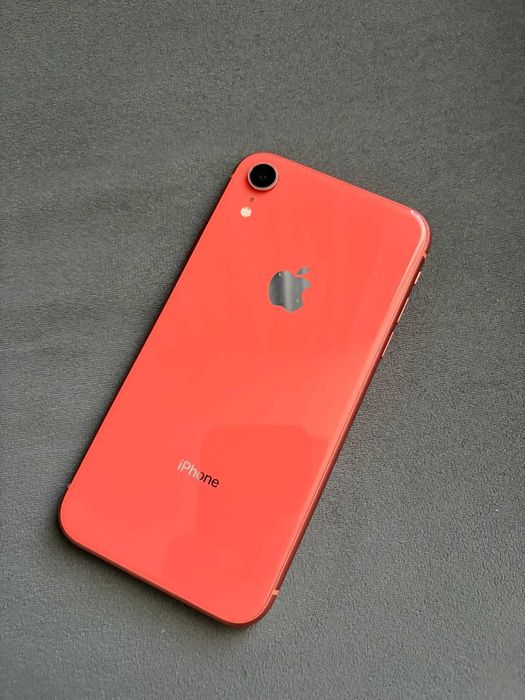 Vând iPhone XR 64GB, funcționează perfect.