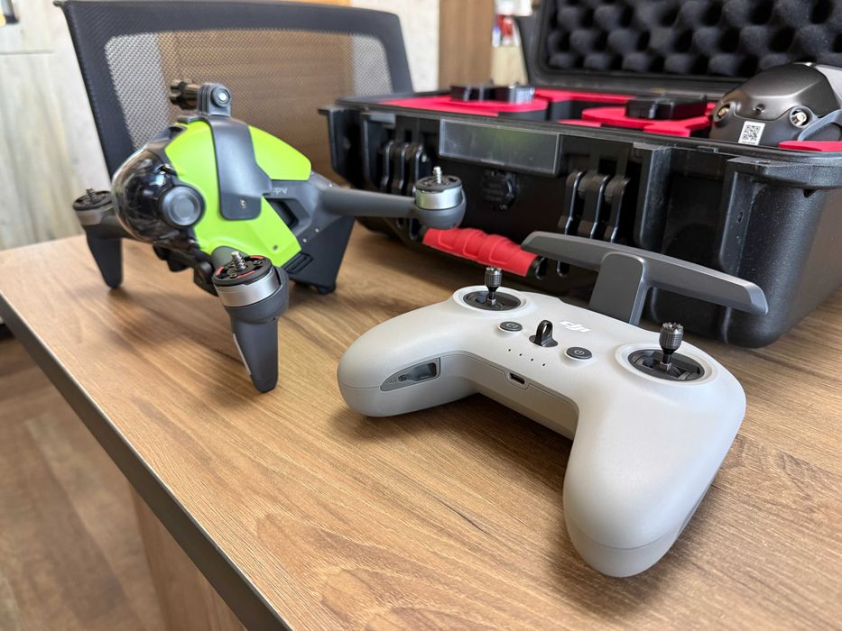 DJI FPV квадрокоптер, дрон, Fly More Combo