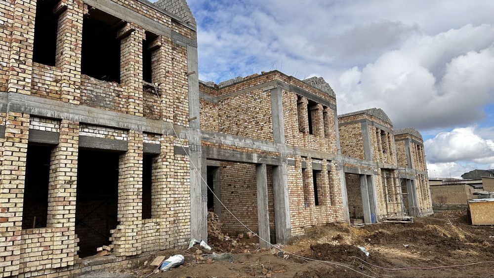 Uy korobka holayida Nazarbek Turkistonda