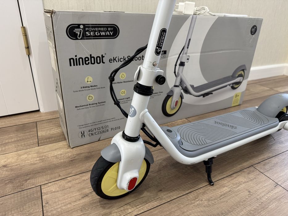 Электросамокат Ninebot KickScooter Zing C10