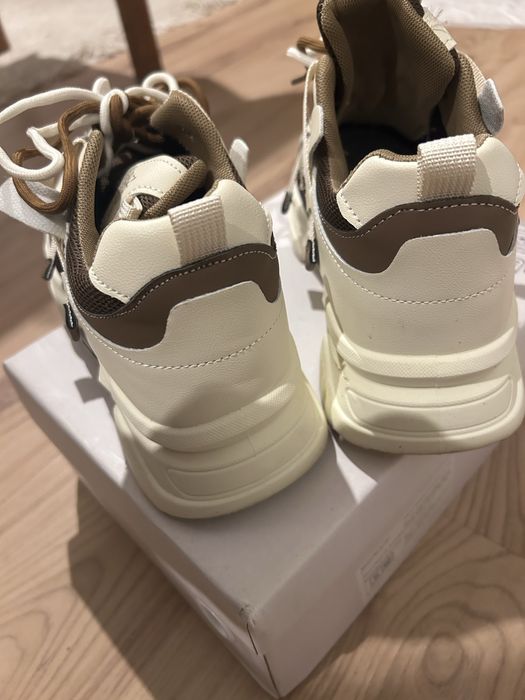 Дамски спортни маратонки