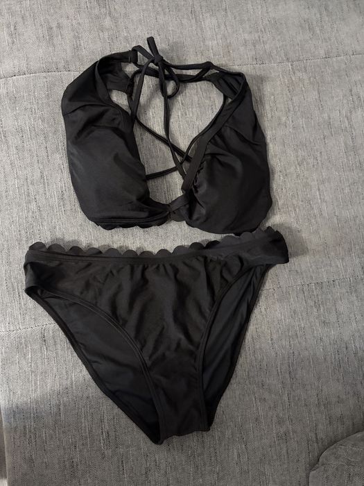 CUPSHE Set de bikini damă Decolteu în V Margine ondulată Triunghi Şireturi Talie medie – Negru XL.
