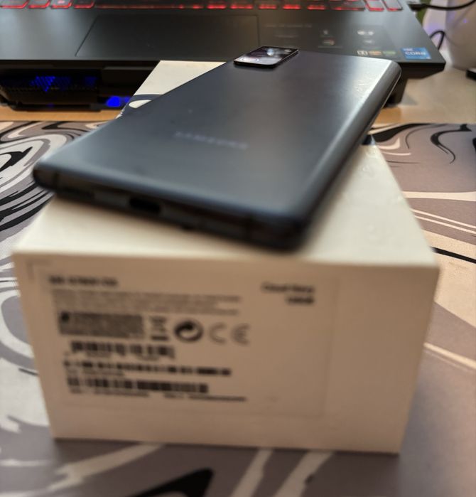 Телефон Samsung Galaxy S20 FE
