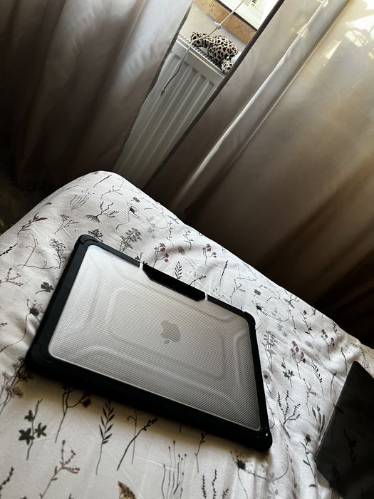 Apple MacBook Air M1 8GB RAM + Apple Magic Mouse