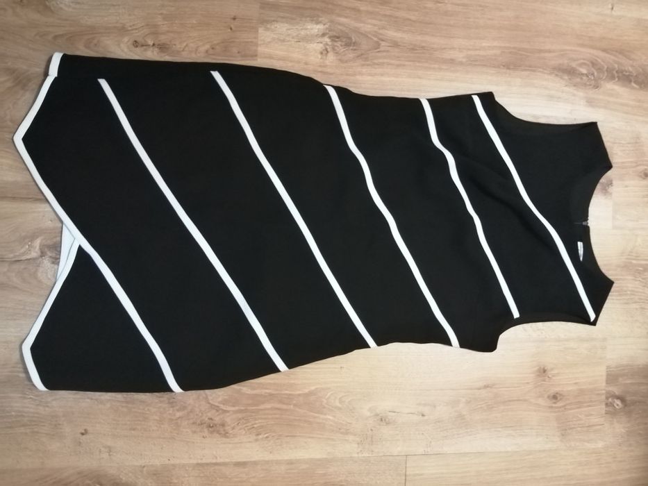 Дамски рокли размер М/Л по 25 лв