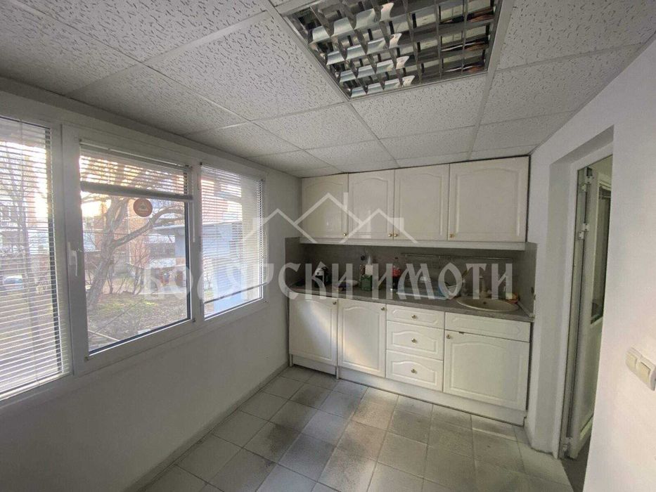 Дава се под наем Офис в Велико Търново, Център - 120 кв.м за 1355 € - Снимка #8