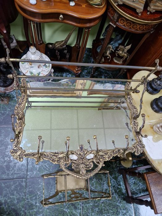 Стара уникална  английска бронзова закачалка с огледало и чадърник