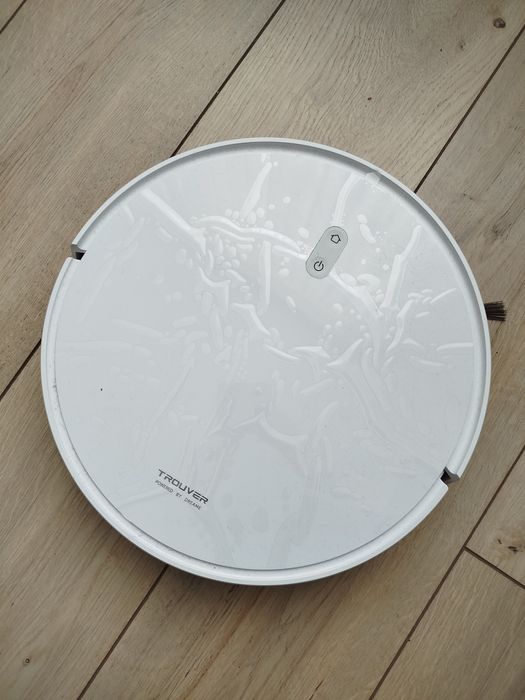 Робот- пылесос Trouver