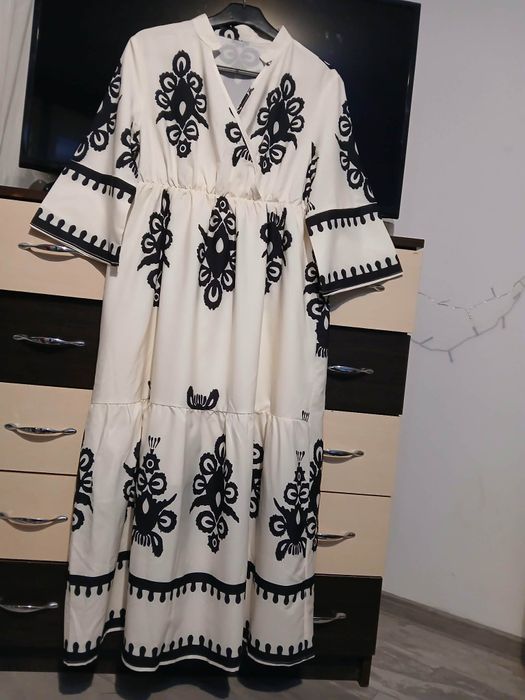 Vând rochi de dama L