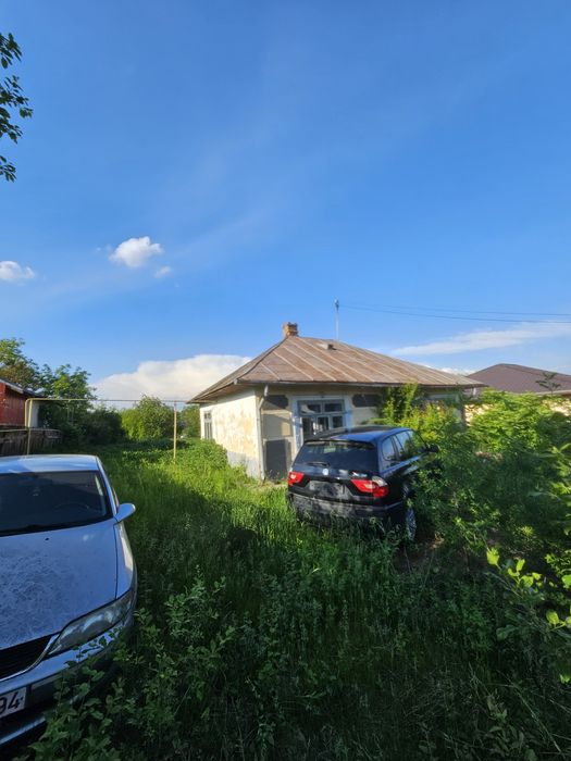 Vând casa si teren 1000mp