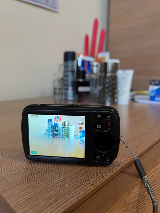 Фотоапарат Casio 16,1Mp ( + подаръци )