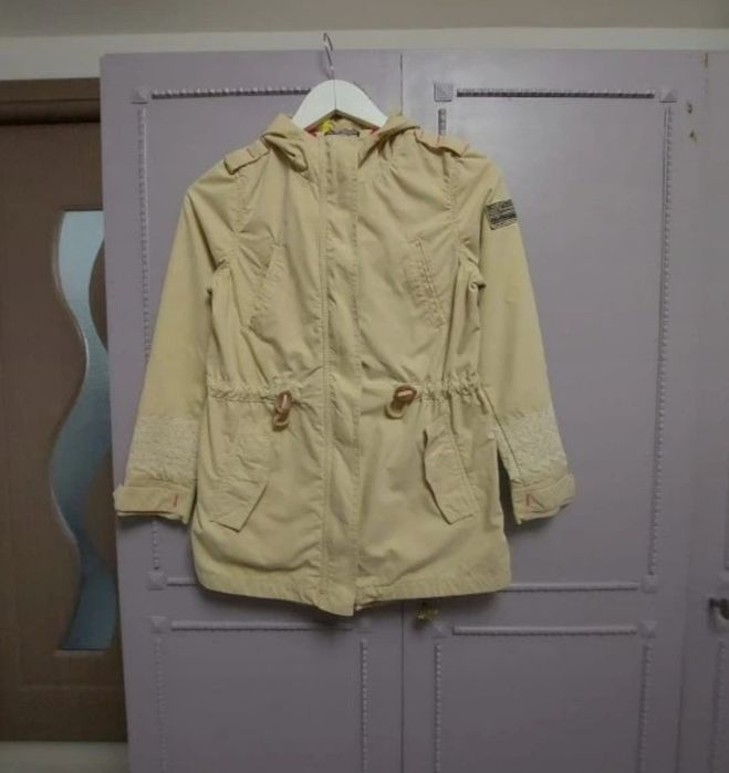 Geacă Tommy Hilfiger pentru fetițe, mărimea 152, aprox.12 ani, bej