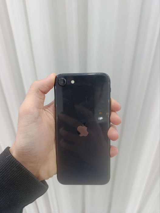 Продам iPhone Se 2020