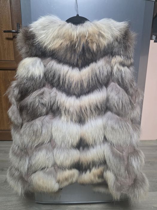 Vând vesta din blana naturala