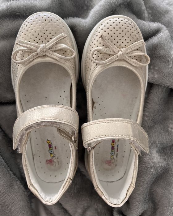 Детскинобувки с ортопедична подметка