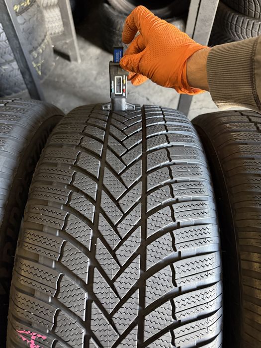 4 anvelope iarna 255/55/19 , Bridgestone , DOT 2023 , 6.4-6.8 mm