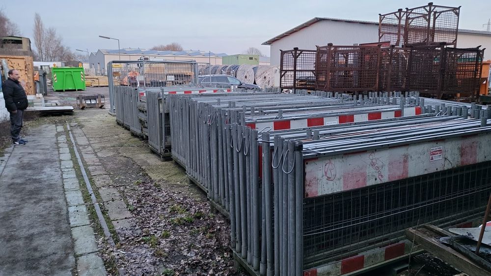 Panouri garduri santier in lucru avertizare lucrari  400 m
De inchiria