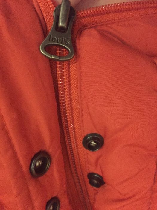 Jacheta/ geaca iarna  vintage Levi’s -rosie marimea S-pentru iarna