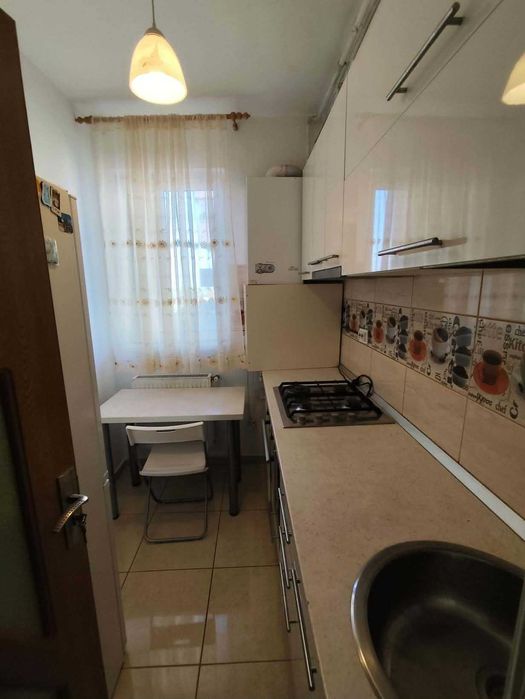 Închiriez apartament 2 camere utilat, mobilat, bloc 2016, 40 mp utili, decomandat, la 8 minute de metrou Berceni 370 euro