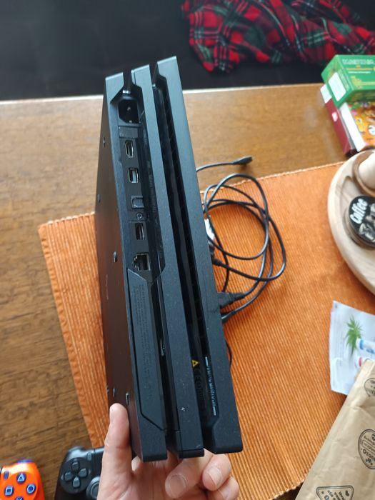 Продавам Playstation 4