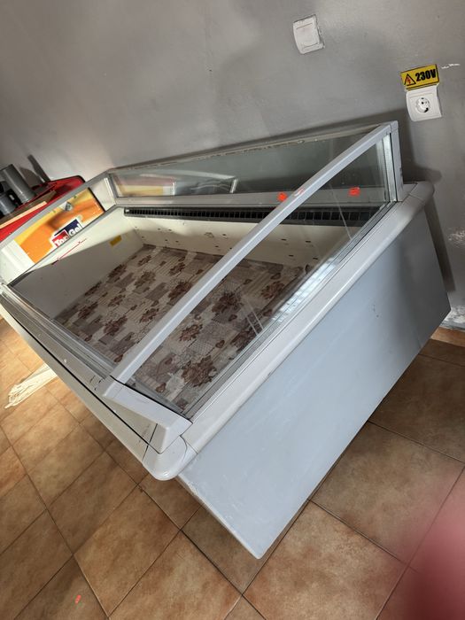 Ladă de lactate cu perdea de aer