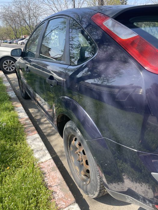 Ford Focus 2005 berlina cu hayon