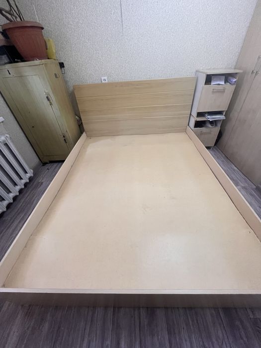 Срочно продам кровать. 160*200.