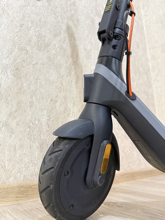 Продам электросамокат Ninebot E2 plus