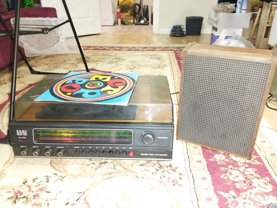 Радиолла с проигрывателем винила Вега 323 Стерео