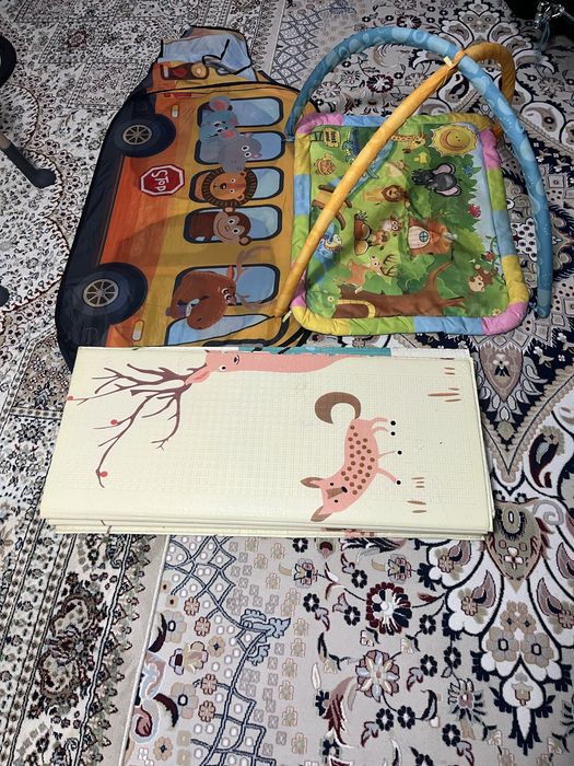 Отдам даром. В хорошем состояние, люлька, домик , коврик