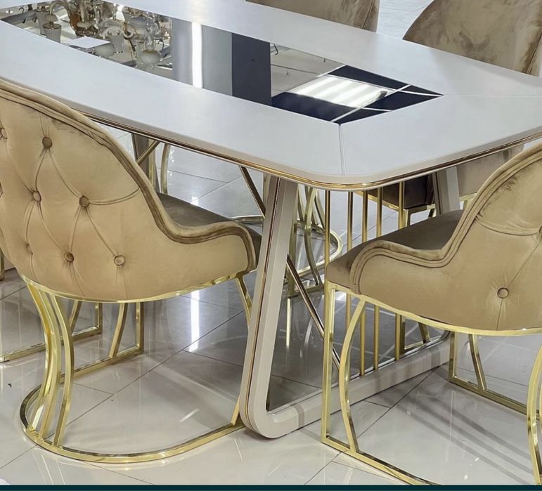 Продаётся Шикарный комплект : стол и 6 стулями